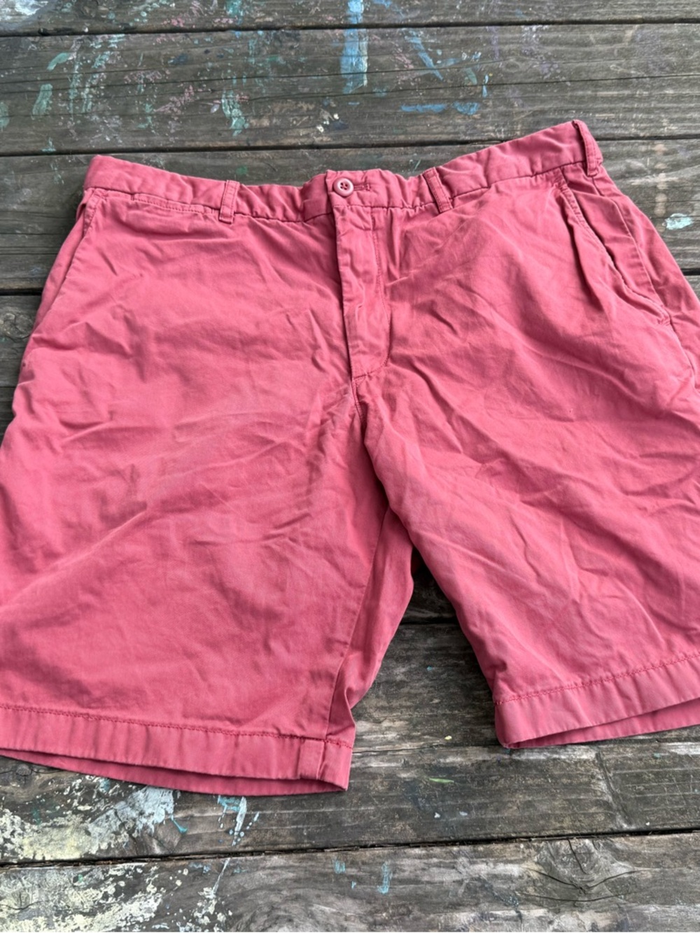 Uniqlo Men's Flat Front Shorts in Salmon